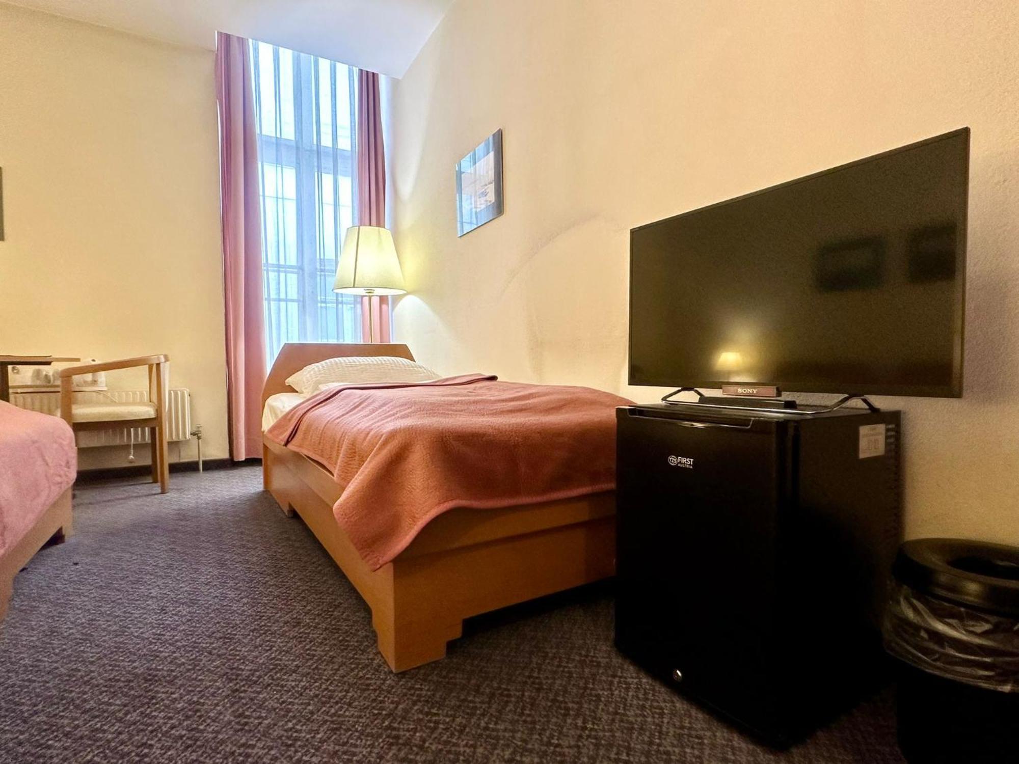 Very Central Apartments, 5 Min To City Center, No Reception Wina Bagian luar foto