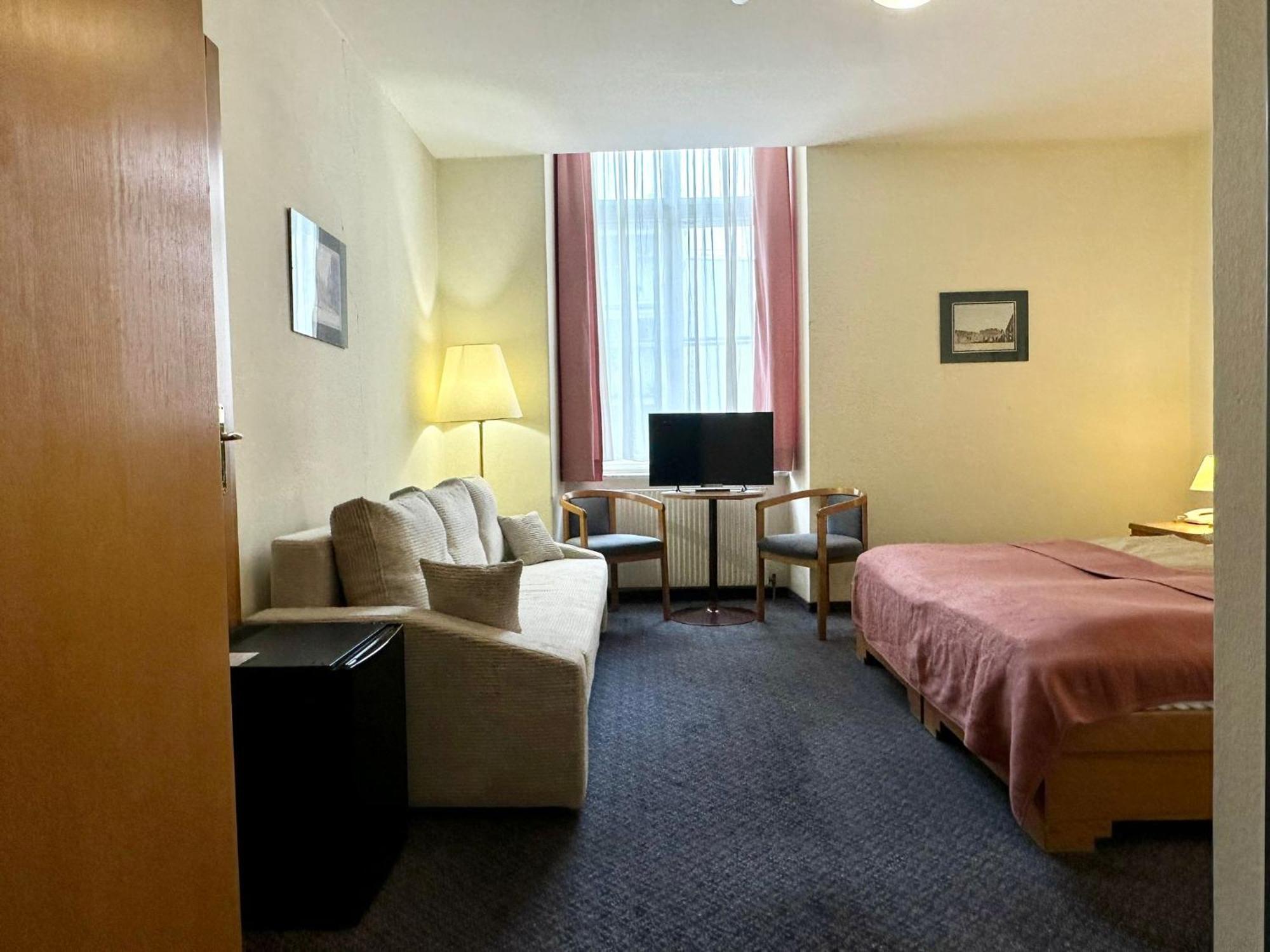 Very Central Apartments, 5 Min To City Center, No Reception Wina Bagian luar foto