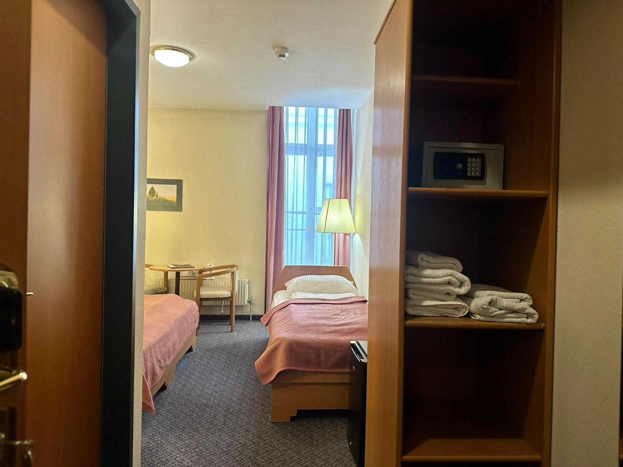 Very Central Apartments, 5 Min To City Center, No Reception Wina Bagian luar foto