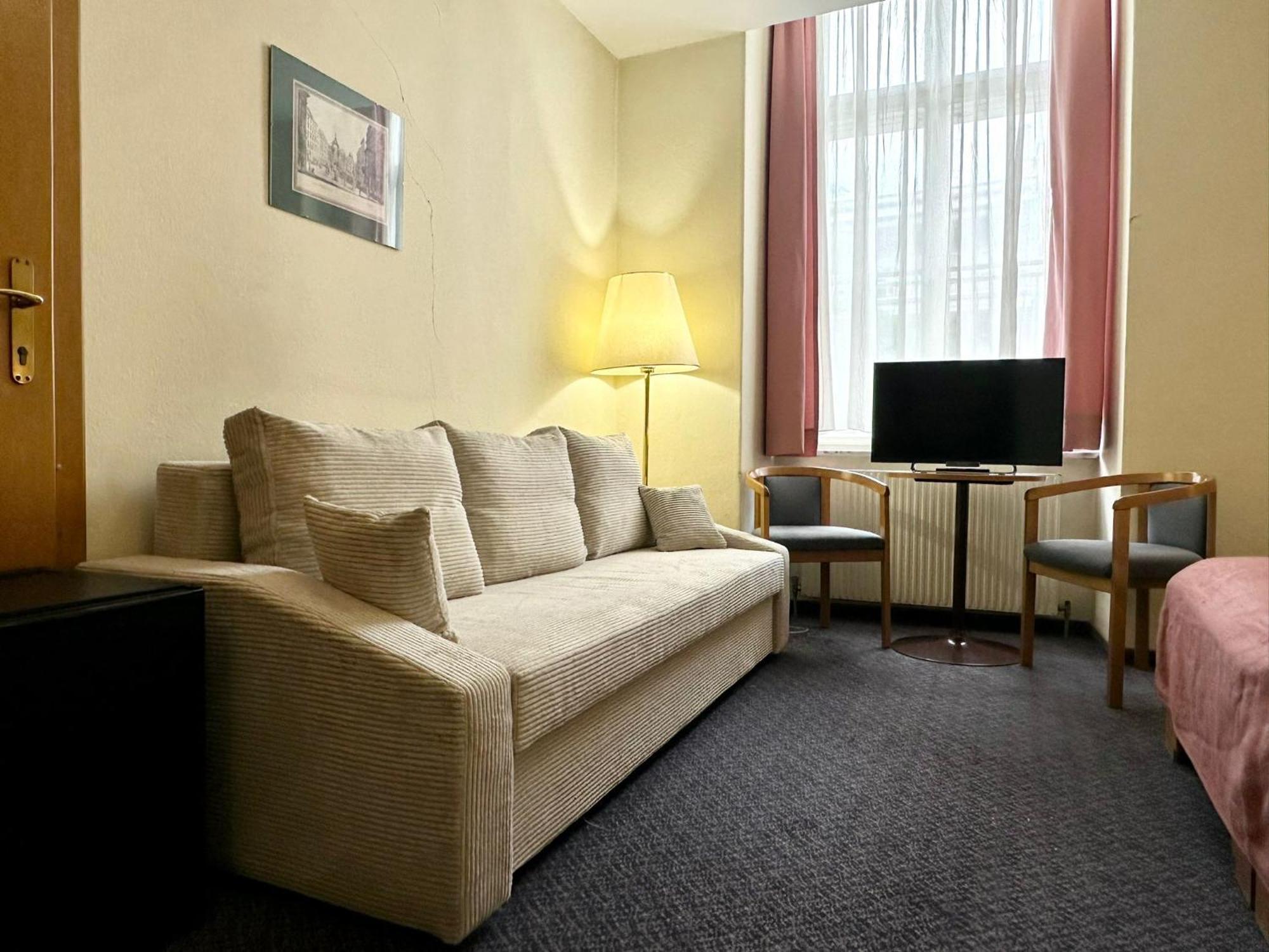 Very Central Apartments, 5 Min To City Center, No Reception Wina Bagian luar foto