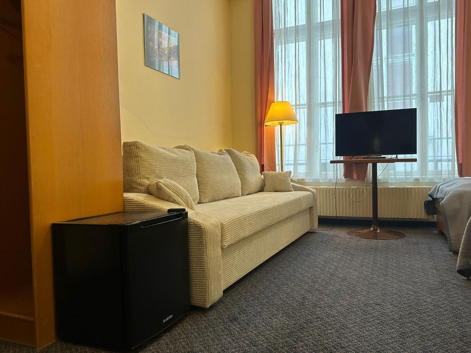 Very Central Apartments, 5 Min To City Center, No Reception Wina Bagian luar foto