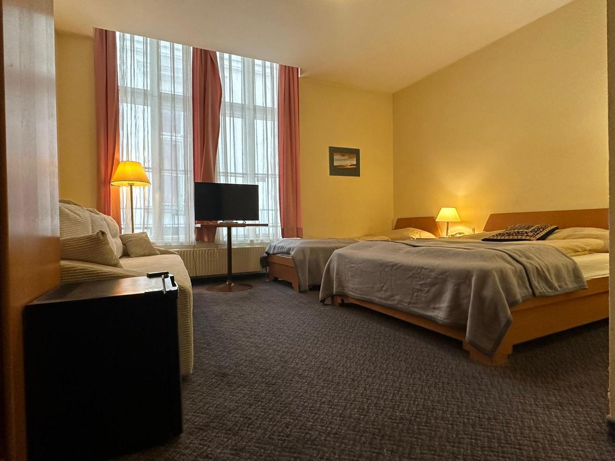 Very Central Apartments, 5 Min To City Center, No Reception Wina Bagian luar foto