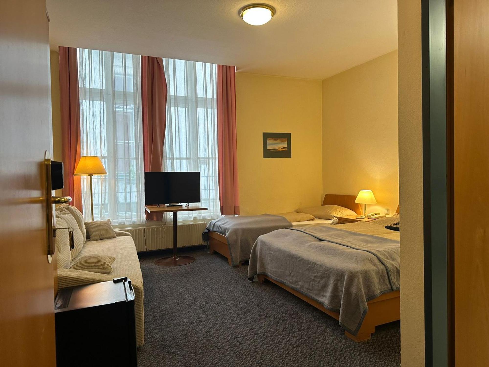 Very Central Apartments, 5 Min To City Center, No Reception Wina Bagian luar foto
