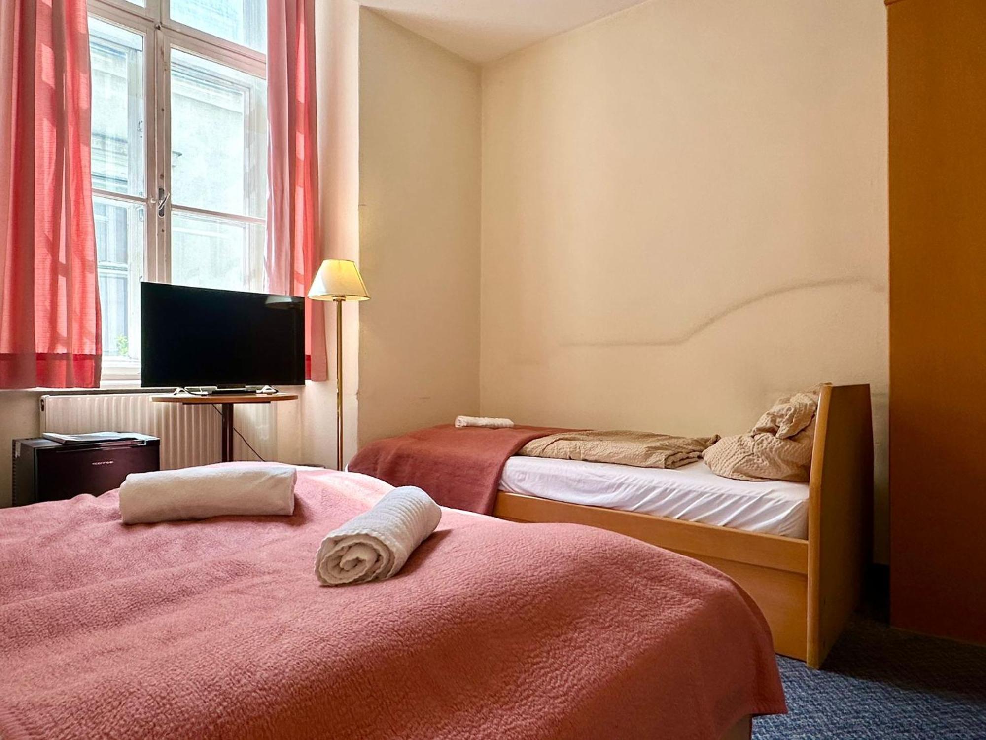 Very Central Apartments, 5 Min To City Center, No Reception Wina Bagian luar foto