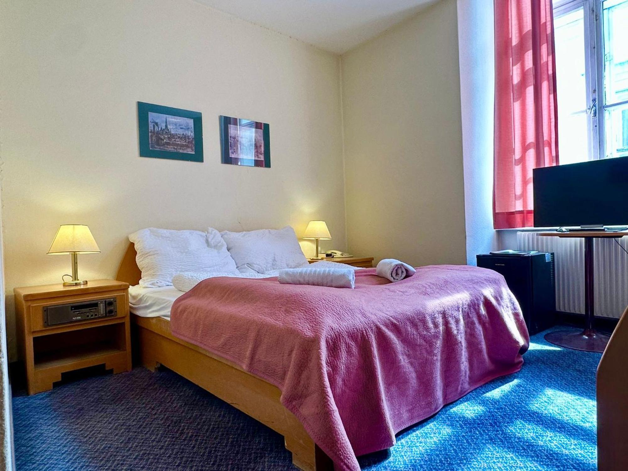 Very Central Apartments, 5 Min To City Center, No Reception Wina Bagian luar foto