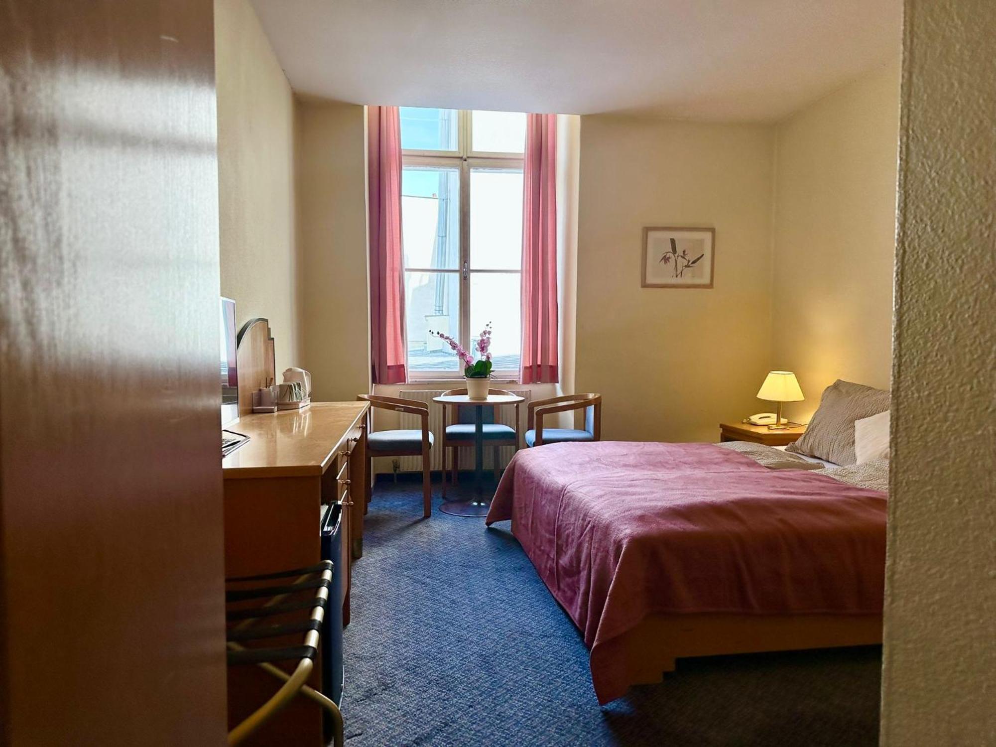 Very Central Apartments, 5 Min To City Center, No Reception Wina Bagian luar foto