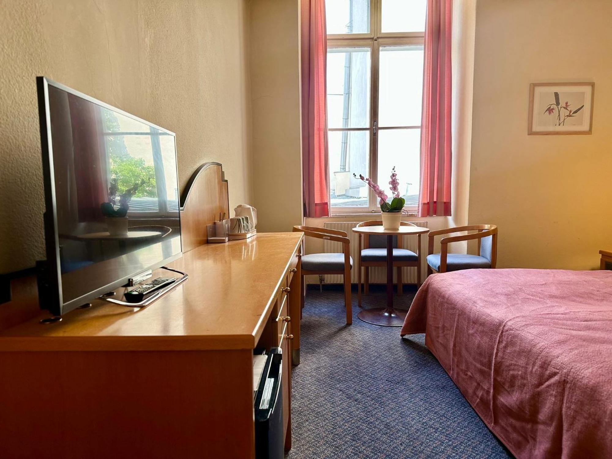 Very Central Apartments, 5 Min To City Center, No Reception Wina Bagian luar foto