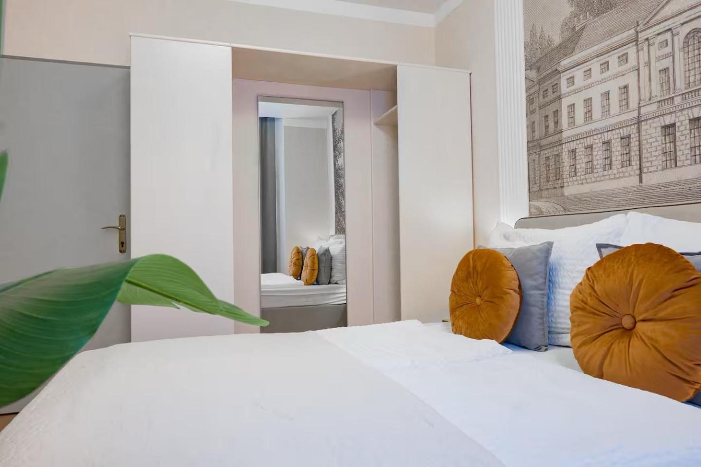 Very Central Apartments, 5 Min To City Center, No Reception Wina Bagian luar foto