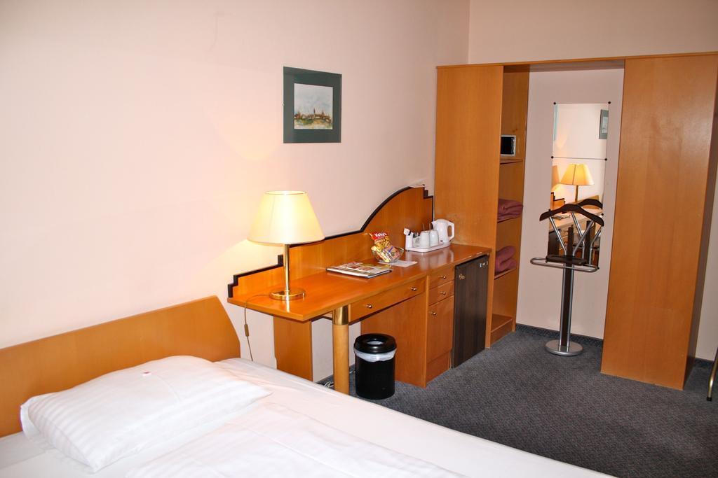 Very Central Apartments, 5 Min To City Center, No Reception Wina Bagian luar foto